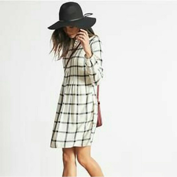Old Navy Dresses & Skirts - Long Sleeves Plaid Pin-tuck Dress